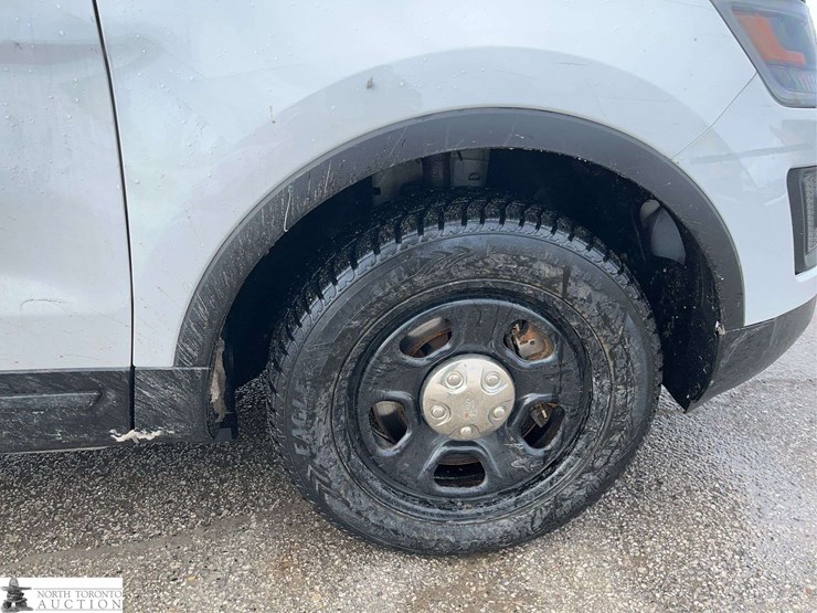 2019-ford-explorer-image-10