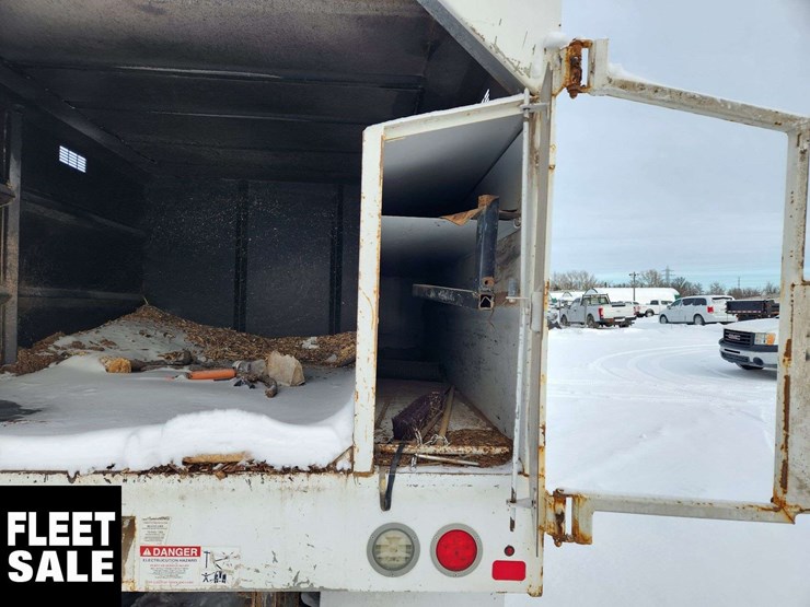 2020-freightliner-m2-106-image-25