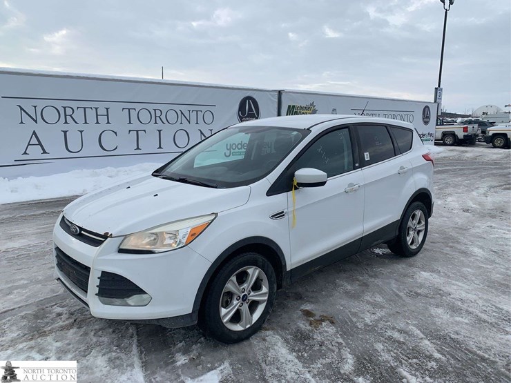 2015-ford-escape-se-image-1