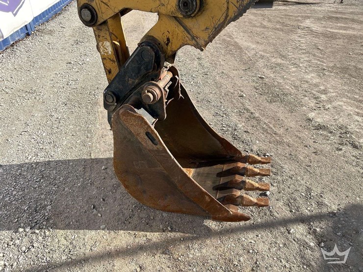 2015-caterpillar-backhoe-image-27