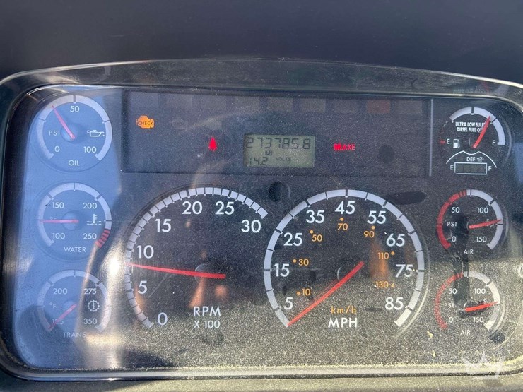 2013-freightliner-m2-bucket-truck-image-13