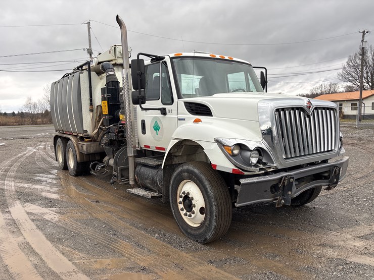 2009-international-7400-image-43