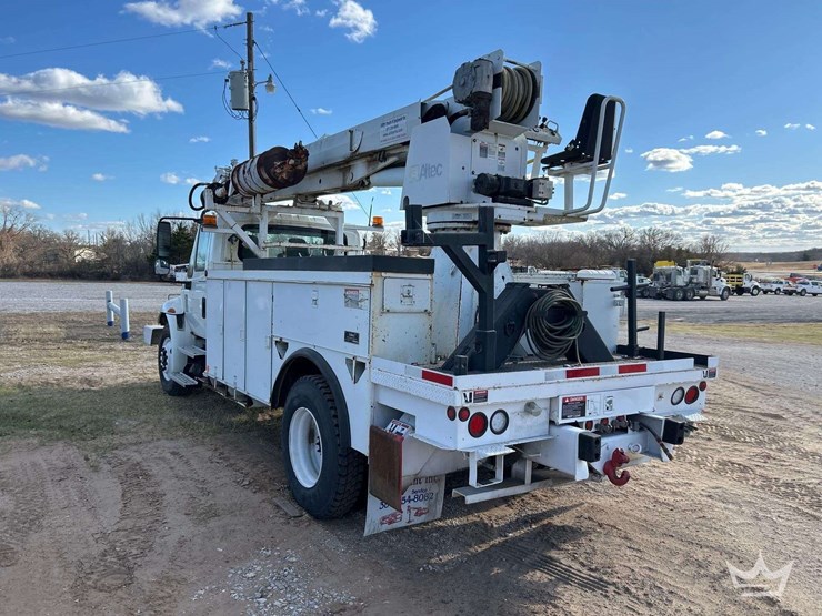 2007-international-derrick-digger-image-2