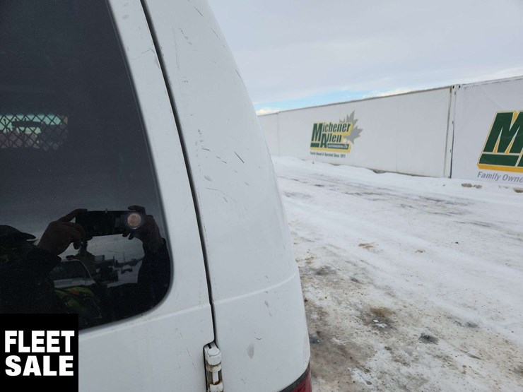 2013-ford-cargo-image-40