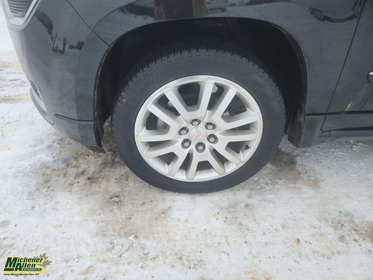 2015-gmc-acadia-image-11