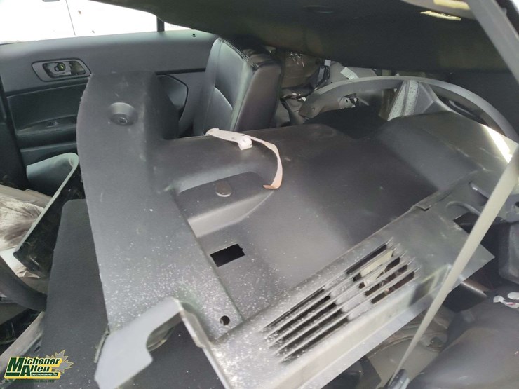 2018-ford-explorer-image-32