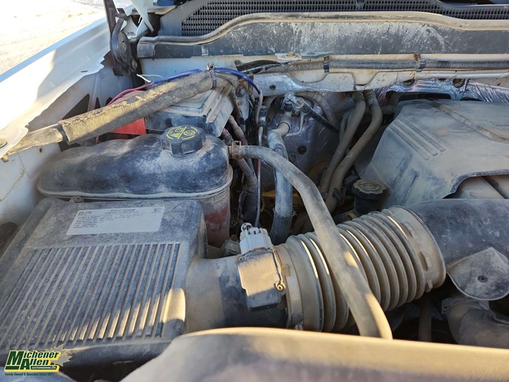 2015-chevrolet-silverado-2500hd-image-32