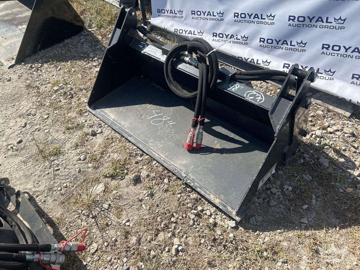 2025-wolverine-mcb-11-48w-48in-hydraulic-4-way-clamshell-bucket-skid-steer-attachment-image-3