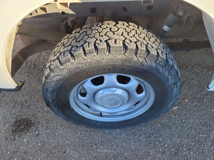 2017-ford-f150-xl-image-19