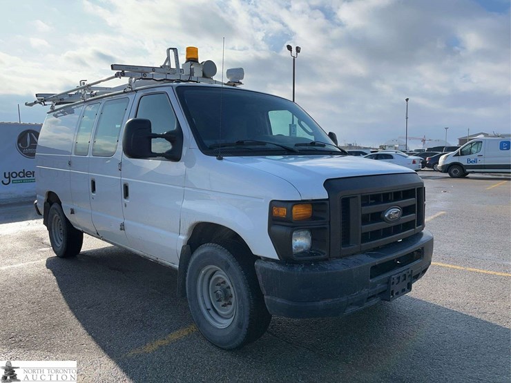 2013-ford-cargo-image-3