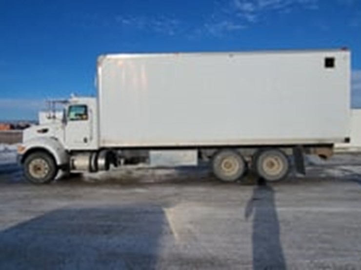 2011-peterbilt-348-image-5