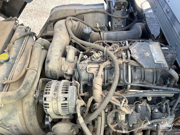 2016-isuzu-box-truck-image-8