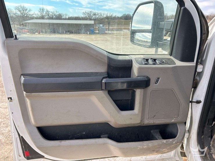 2019-ford-f550-image-12