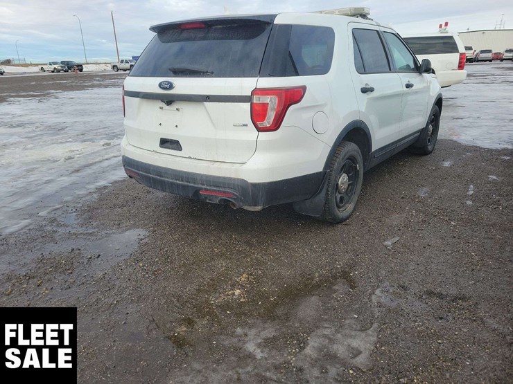 2016-ford-explorer-image-4