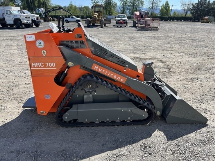2025-hurricane-hrc700-mini-compact-track-loader-image-3