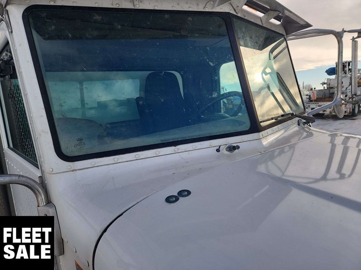 2011-peterbilt-348-image-29