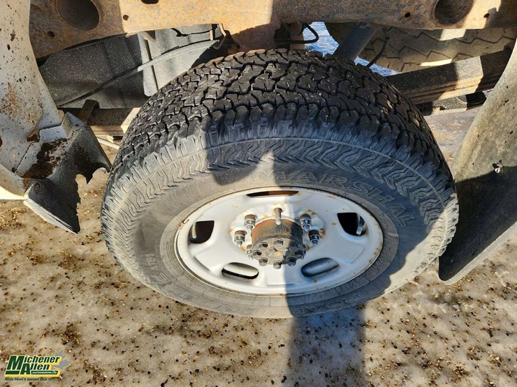 2015-chevrolet-silverado-2500hd-image-14