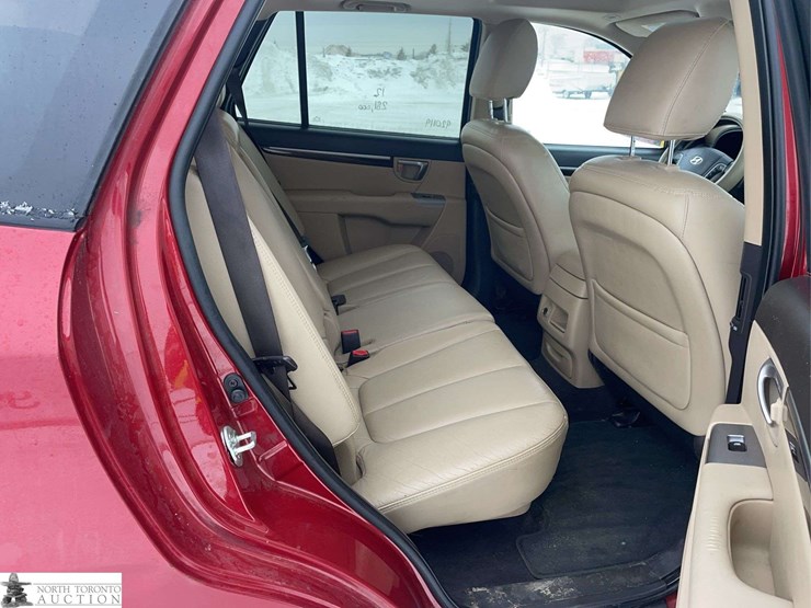 2012-hyundai-santa-fe-image-24