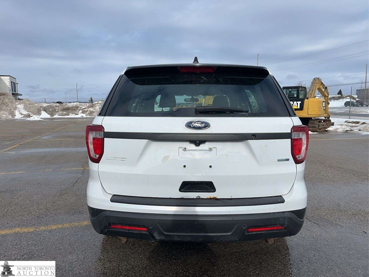 2019-ford-explorer-image-5
