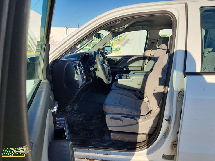 2015-chevrolet-silverado-2500hd-image-15