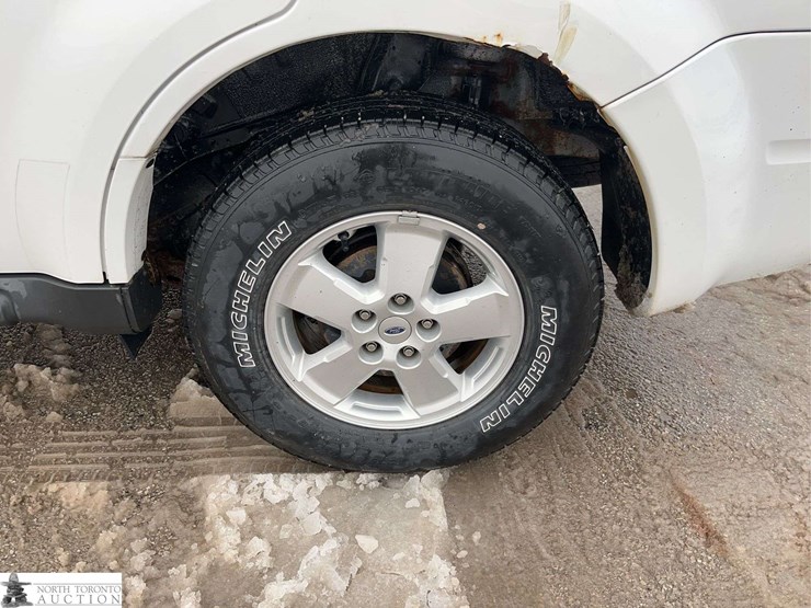 2012-ford-escape-xlt-image-11