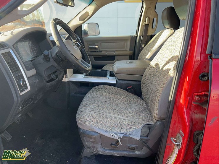 2011-dodge-3500-image-15