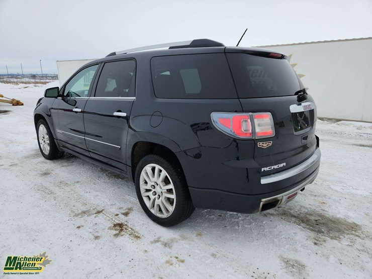 2015-gmc-acadia-image-3