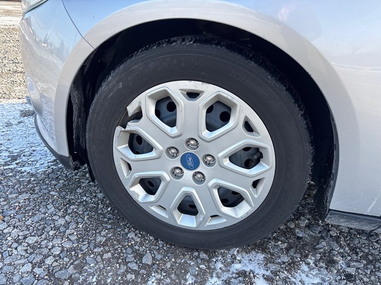 #1110-•-2012-ford-focus-passenger-car-image-19