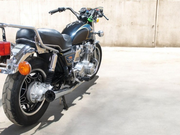 1981-honda-cb900c-custom-motorcycle-image-3