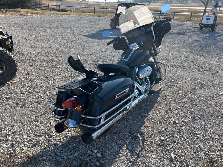 2022-harley-davidson-flhtp-police-electra-glide-motorcycle-image-3