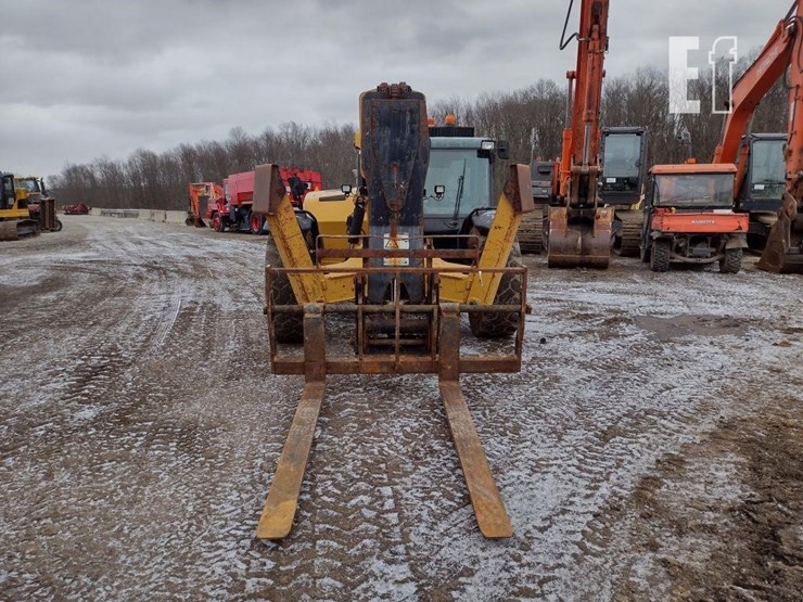 2015-caterpillar-tl1055c-image-2