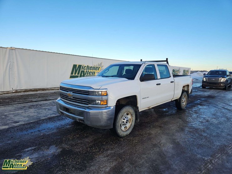 2015-chevrolet-silverado-2500hd-image-1