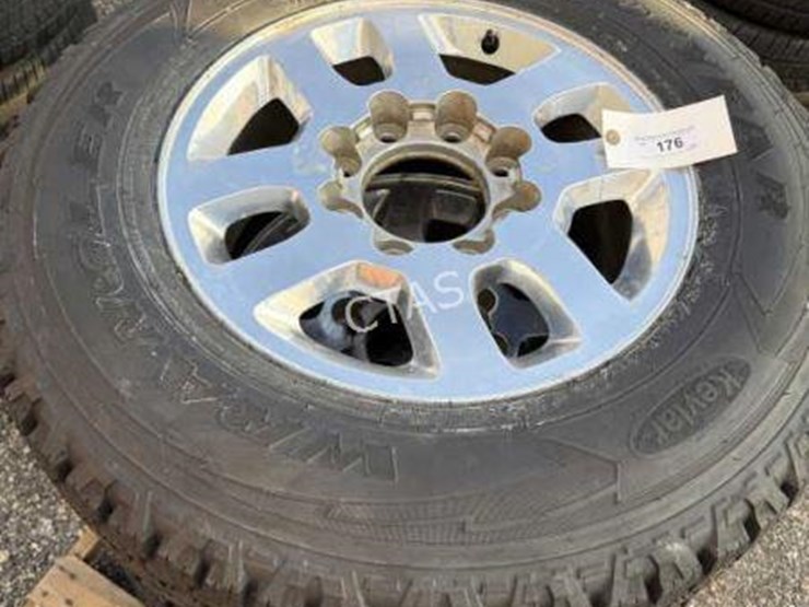 #176-•-set-of-4-gm-wheels-lt265/70r18---take-offs-image-3