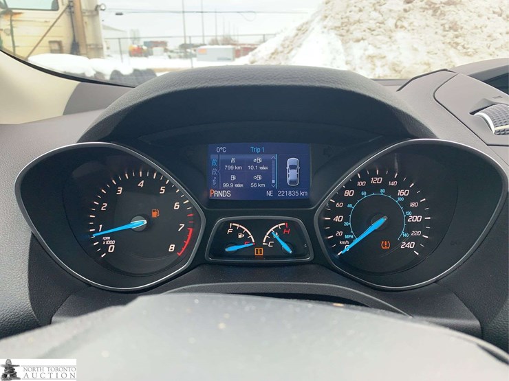 2015-ford-escape-se-image-19