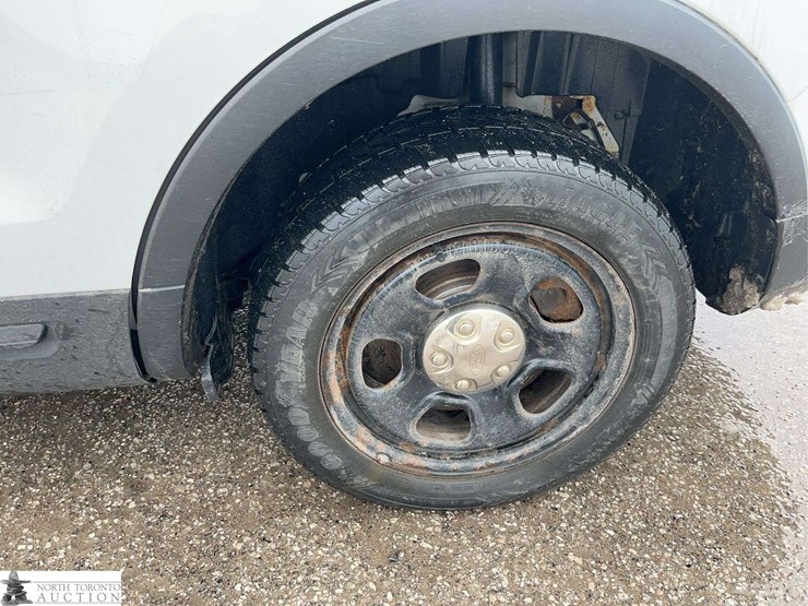 2019-ford-explorer-image-12