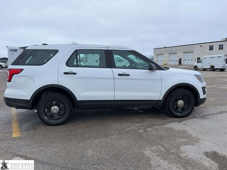 2018-ford-explorer-image-8