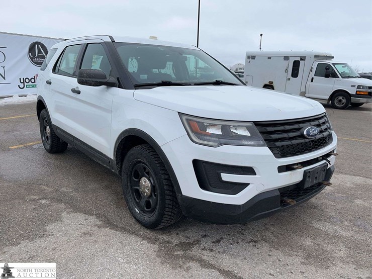 2018-ford-explorer-image-3
