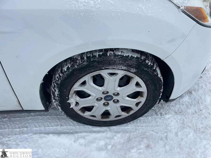 2014-ford-focus-se-image-10