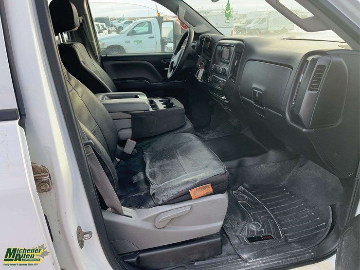 2015-chevrolet-silverado-3500hd-image-17