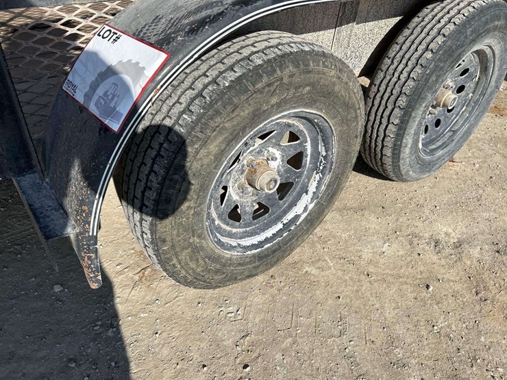 2014-top-hat-trailer-image-15