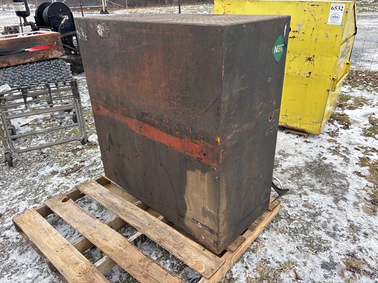 #6541-•-e1.-steel-cabinet-full-of-cb-radios-image-2