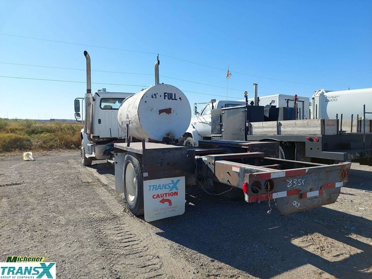 2005-freightliner-m2-106-image-3