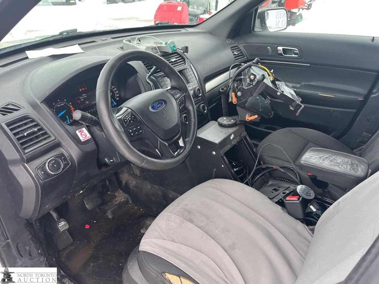 2018-ford-explorer-image-28