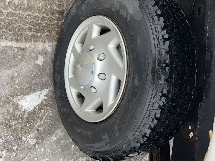 2011-ford-cargo-image-25