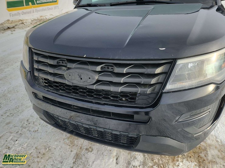 2019-ford-explorer-image-32