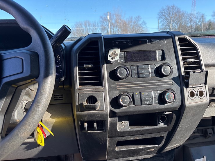 2017-ford-f550-image-35