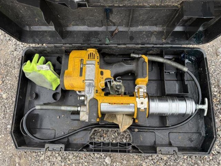 #209-•-dewalt-battery-pack-operated-grease-gun-w/-case-image-3