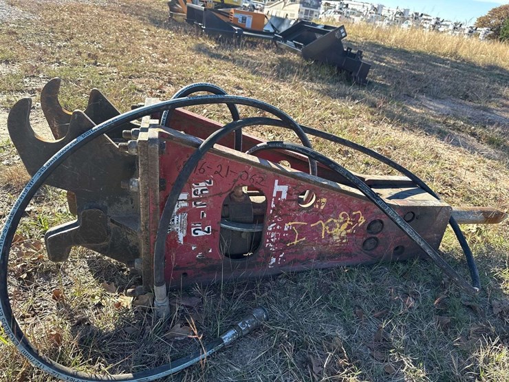 hydraulic-breaker-excavator-attachment-image-4