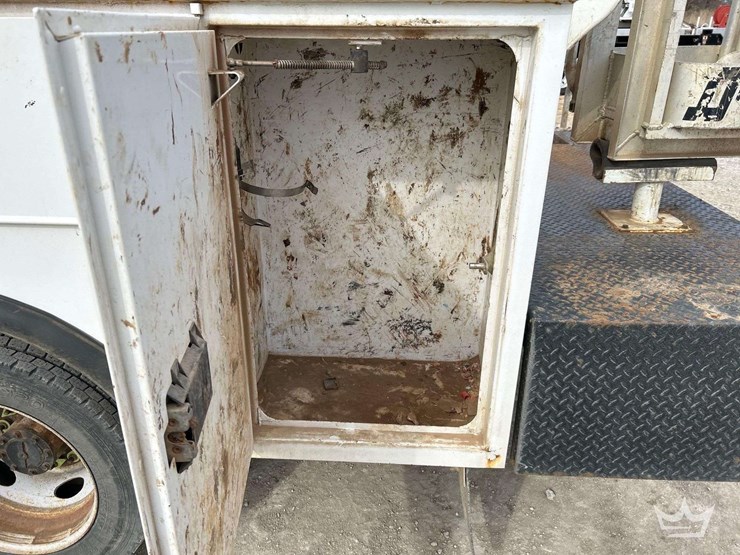 2017-ford-f550-image-22