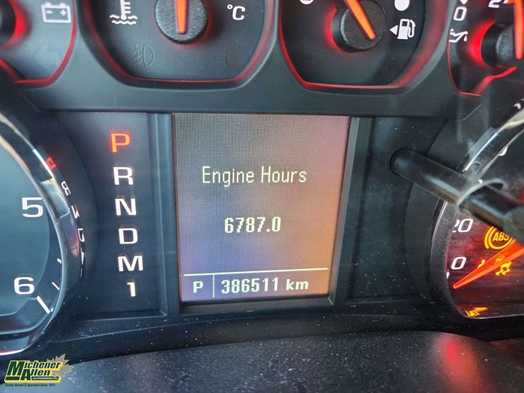 2015-chevrolet-silverado-2500hd-image-15